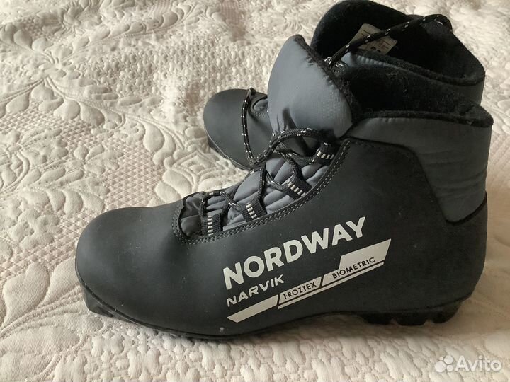 Лыжные ботинки на 38 размер