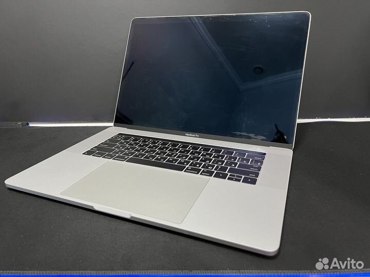 Macbook PRO 15 2017 (Retina,touch bar,Radeon 560)