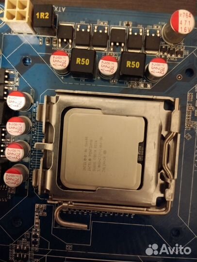 Материнская плата с процессором и памятью