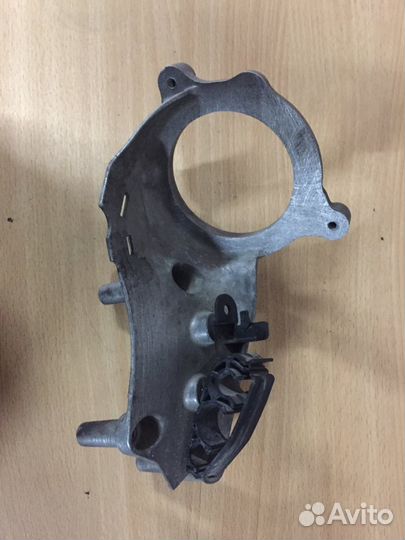 Кронштейн воздушного насоса,правый Porsche Cayenne