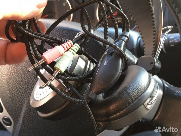 Наушники с микрофоном