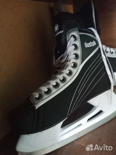 Коньки хоккейные