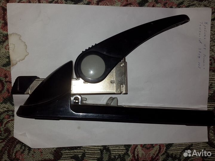 Степлер брошюровочный