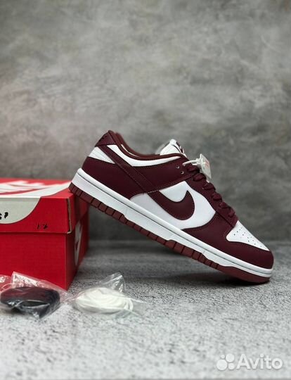 Кроссовки Nike SB Dunk Low Team Red