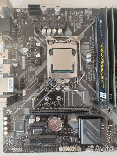 Материнская плата с процессором и памятью