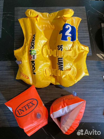 Детский надувной спасательный жилет
