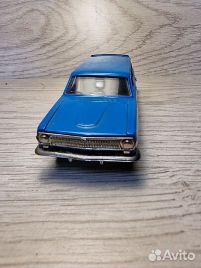 Волга газ 2402 1/43 модель без ми