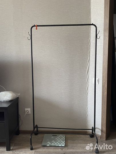 Вешалка наполная