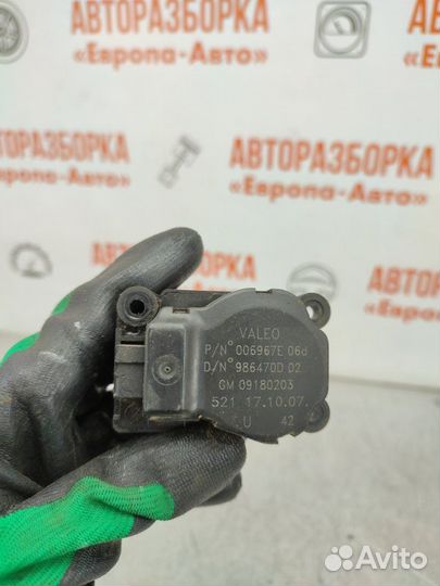 Моторчик заслонок печки Opel Vectra C седан 1.8 Л