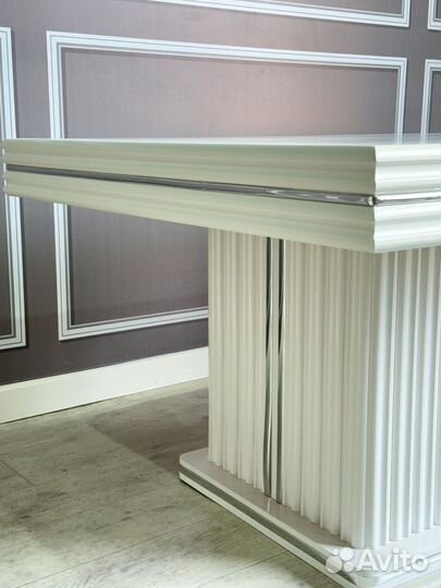 Обеденный стол