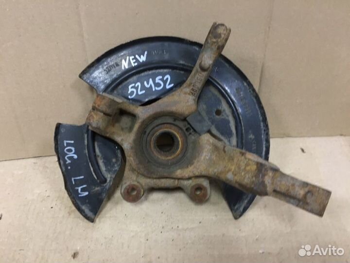 Кулак передний левый Renault Logan 1