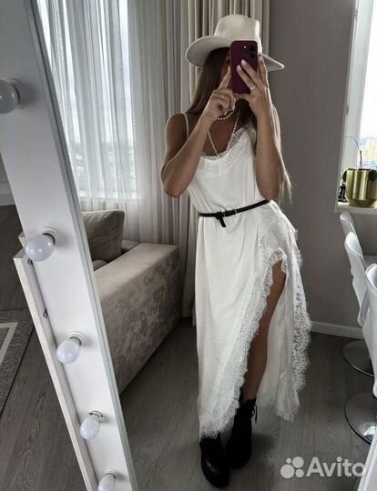 Платье комбинация с кружевом и разрезом