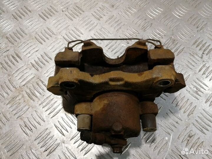 Суппорт передний правый Opel Zafira B