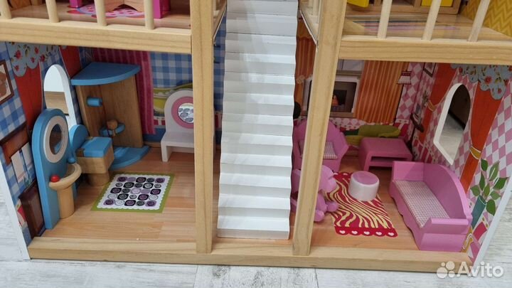 Кукольный домик с мебелью
