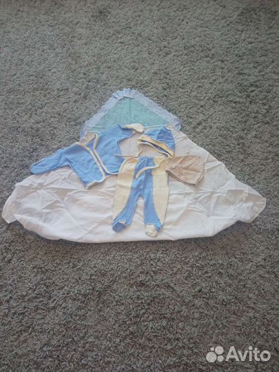 Уголок,костюм на выписку