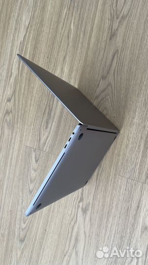 Apple MacBook Pro 13 2017 with Touchbar