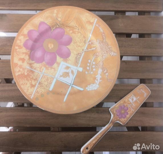 Фарфоровая тортница с лопаткой