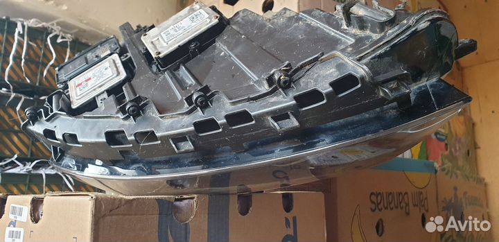 Фара Volkswagen Tyapeг с 2010- 2018 NF7P1941751B