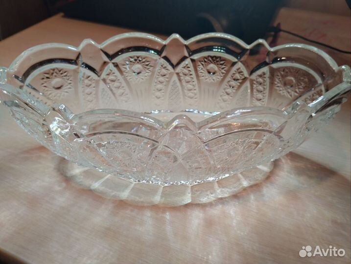 Большая хрустальная ваза, овальная