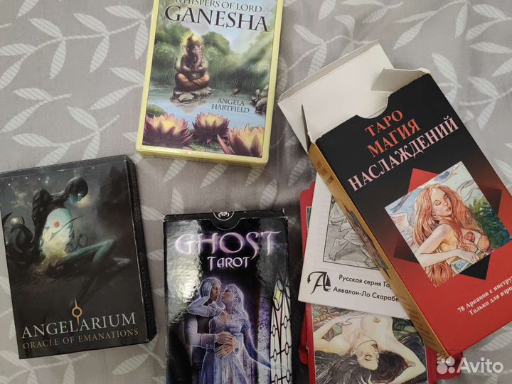 Набор колод и оракулов Таро