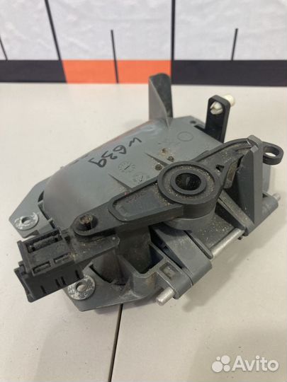 Внутренняя ручка двери багажника Mercedes W639 Vito Viano