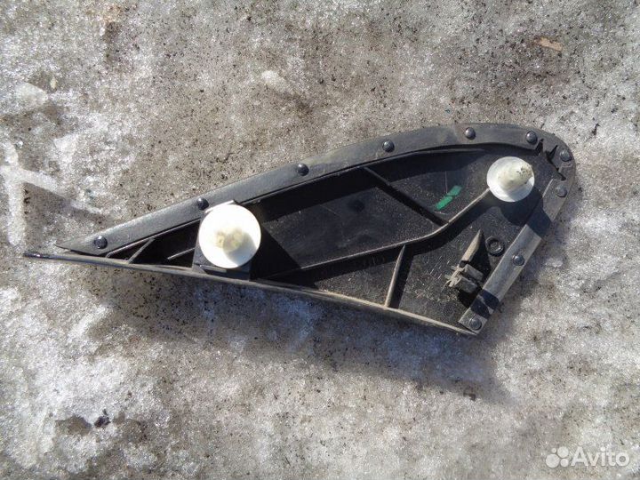 Уголок крыла левый Toyota Corolla Fielder NZE121