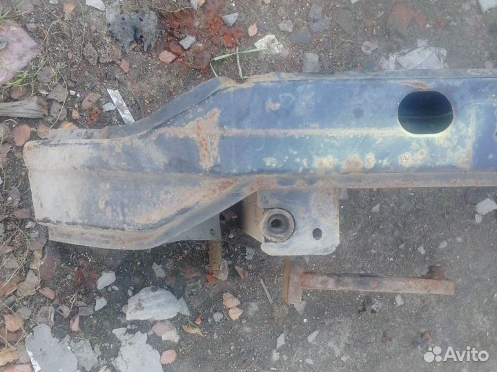 Усилитель переднего бампера мерседес Mercedes Vito