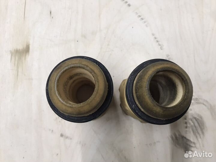 Отбойники передних амортизаторов Tiguan 2