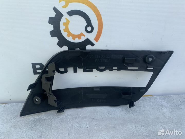 Решетка переднего бампера Mercedes A1648853522