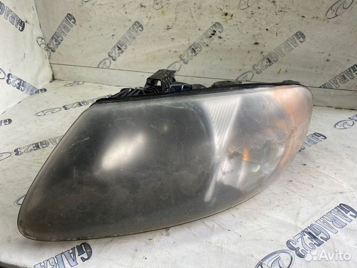 Фара Chrysler Voyager