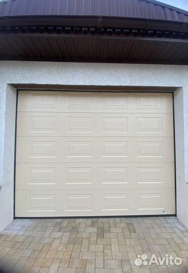 Секционные ворота