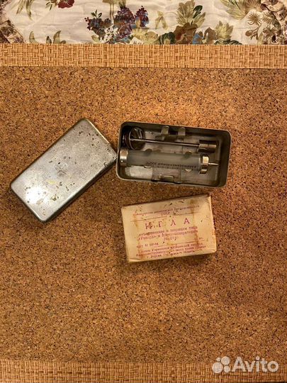 Шприц, иглы новые, ёмкость для стерилизации