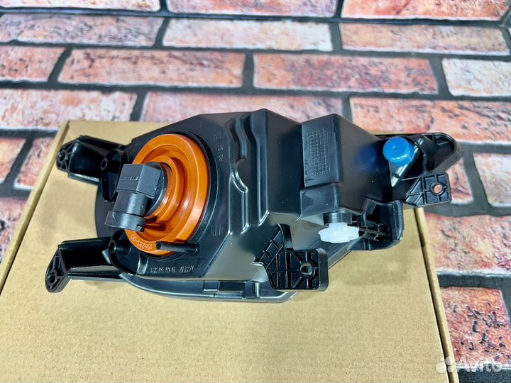 Противотуманка Фольксваген Туарег 2014-2018г