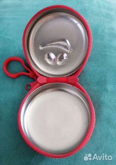 Игрушки Макдональдс 2007г,брелок-конфетница m&m's