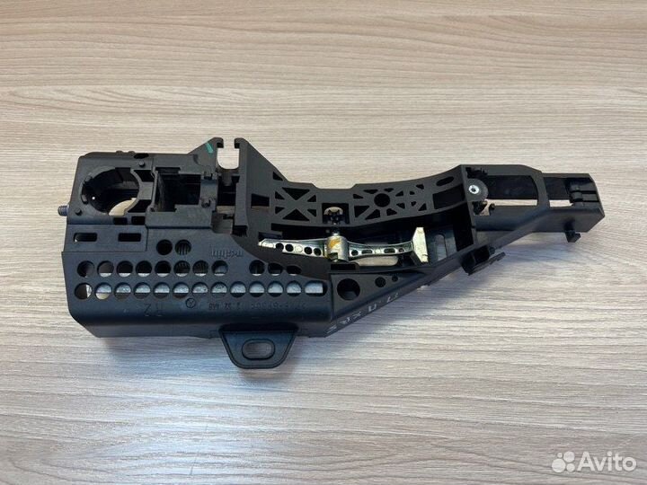 Кронштейн ручки двери правый LADA X-Ray