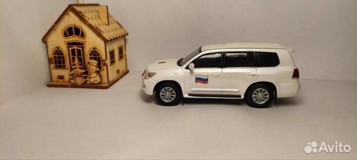Модель 1/43 Lexus 570