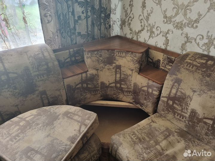 Продам угловой диван бу