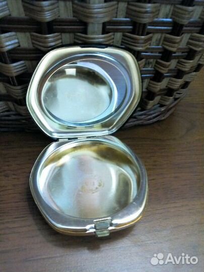 Старинная, винтажная пудреница (Китай)