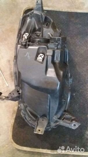 Фара передняя правая на Nissan Mikra k12