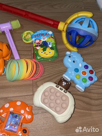 Развивающие игрушки для малышей пакетом