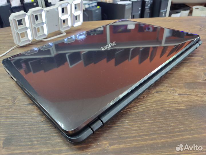 Ноутбук Acer Aspire E1-571
