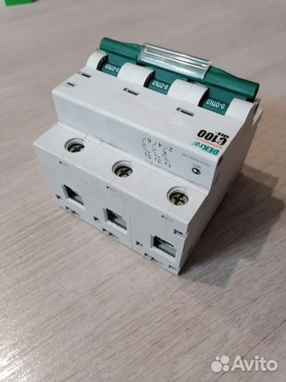 Автоматический выключатель Dekraft 100A