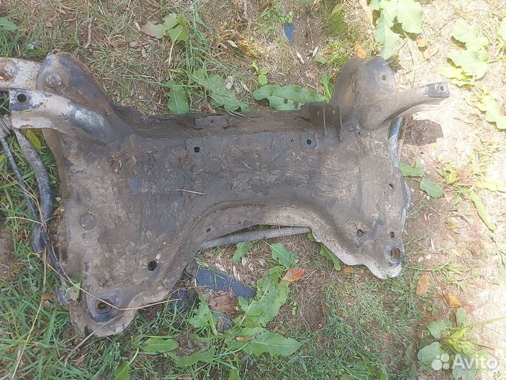 Подрамник peugeot 307