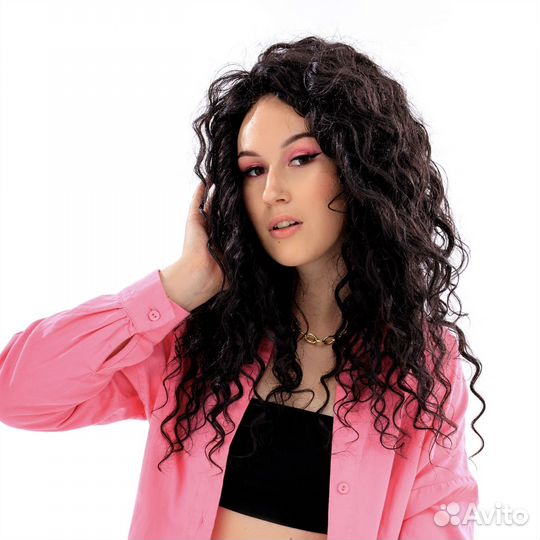 Модель на афрокудри