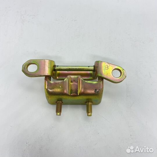 Петля двери