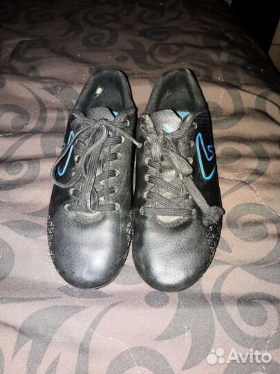 Продам футбольные бутсы