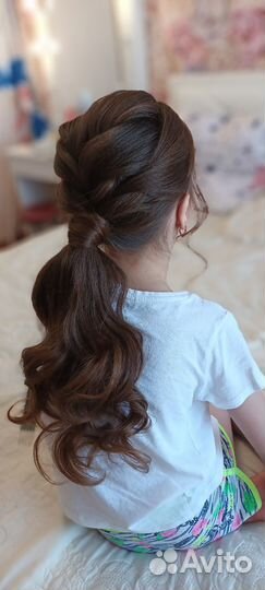 Стилист по причёскам