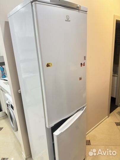 Холодильник бу indesit sb200