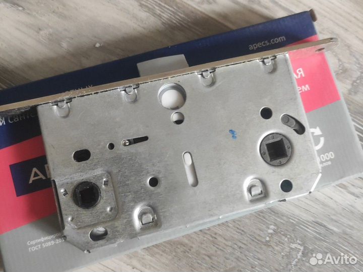 Замок дверной