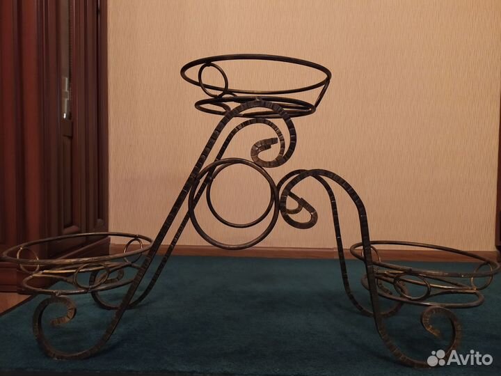 Подставка для цветов напольная металлическая